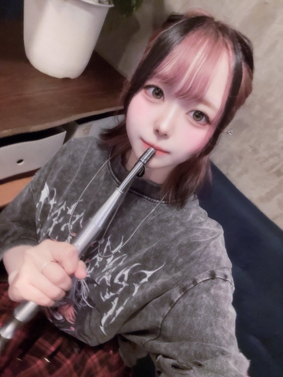 7u_tp's tweet photo. 夏、シーシャしか吸ってないのでお誘いください https://t.co/fr34USJAxx