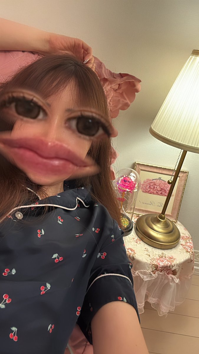 ps_aanya's tweet photo. お尻🍑が激しい筋肉痛あ〜にゃ⚡️
筋トレレベル上げたら見事にお尻筋肉痛で歩けないから、両尻に湿布貼ってる。
そして、ロキソニン飲んだよ
プリケツになるんだかるぁあ！！！
おやしゅみ https://t.co/kVCtJr9sPR