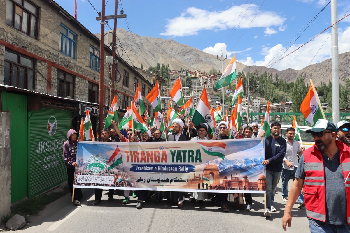 JUIAK_Ladakh's tweet photo. @JUIAK_Ladakh, organised a grand Tiranga Rally in Kargil ahead of Independence Day. Led by President @NazirMehdi_ , the rally witnessed enthusiastic participation of hundreds of people and students of @JAME_Kargil . https://t.co/rQpiBujRp5