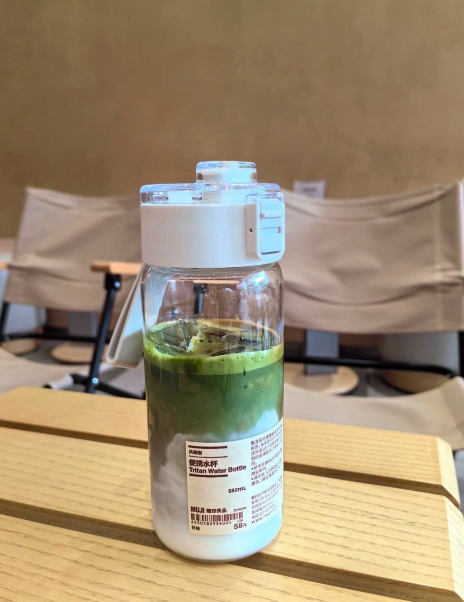 qenliii's tweet photo. nemu botol minum yg fungsional + cakepnya sebanding tuh seneng bgt pliss✨

praktis banget tinggal minum or colok sedotan lsg sruput, ga ada drama puter tutup botol. muat di tas kecil &amp; diajak kayang di dlm tas jg tetep ga bocor! https://t.co/YUDO200qfx
