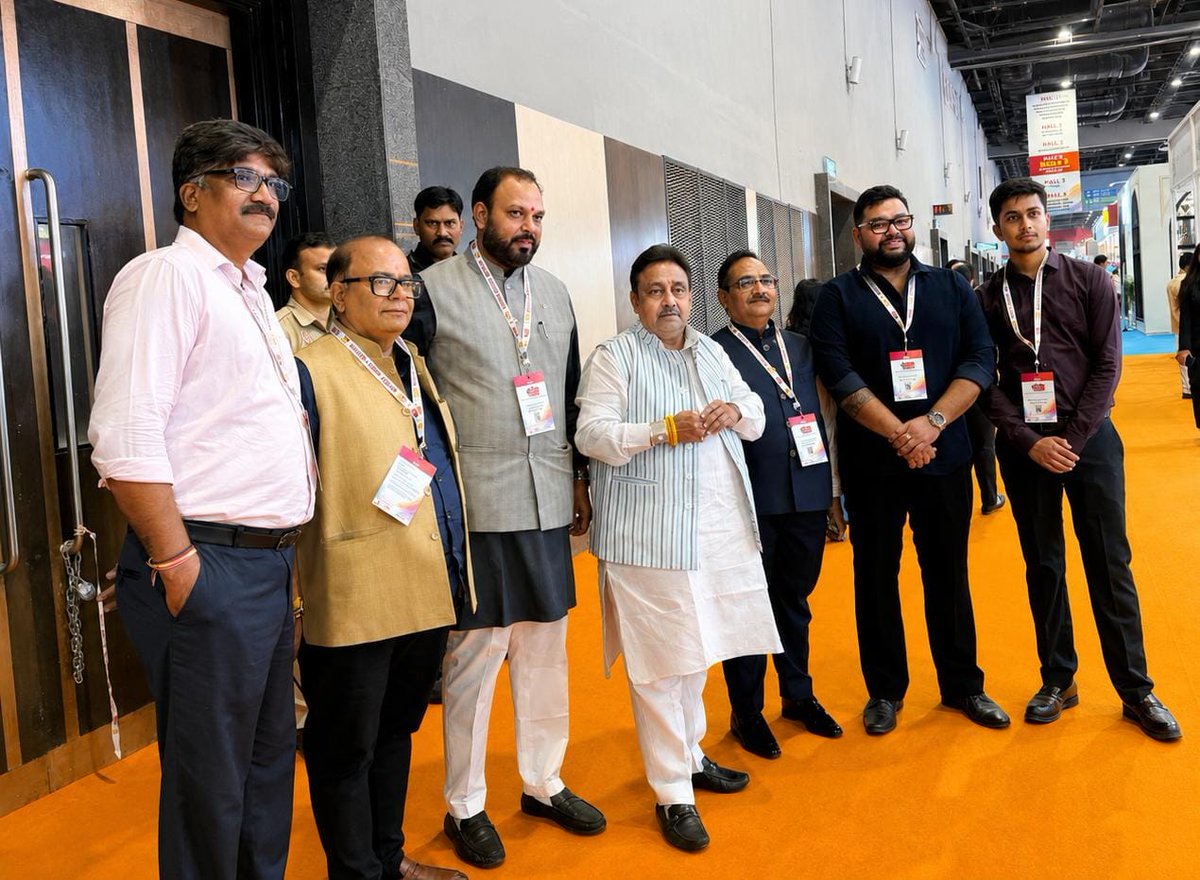 CAITTelangana's tweet photo. #CAITTelangana team with @CAITIndia National General Secretary &amp; Hon’ble MP from Chandni Chowk, Shri @PKhandelwal_MP Ji, at #BhartiyaVyaparMahotsav at Bharat Mandapam, New Delhi. 

Proud to represent Telangana’s vibrant trading community on this national platform.

#BVM2026 https://t.co/gpvDvuhoBb