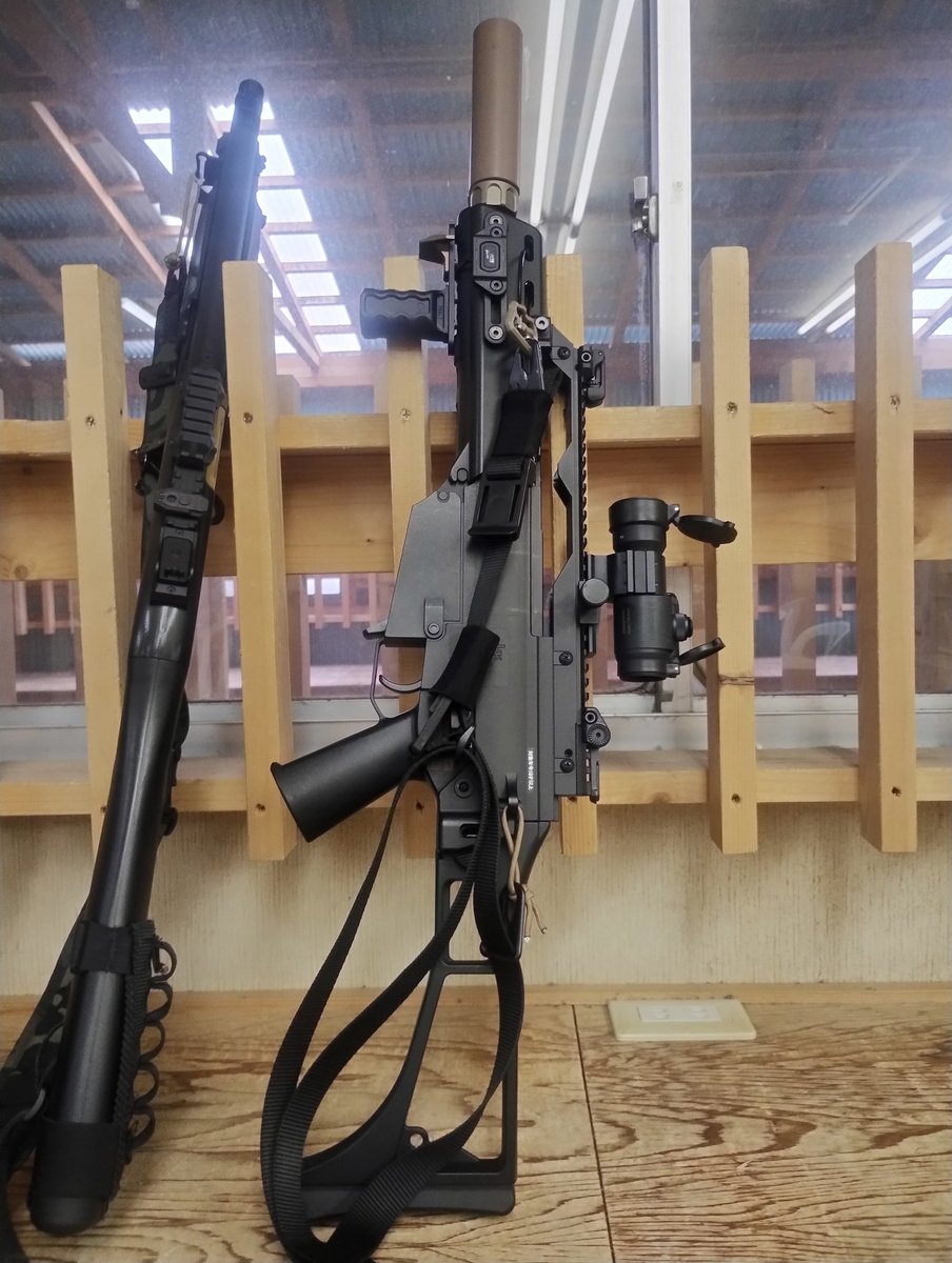 gorobeat2's tweet photo. 今日のNESTさんの10禁戦は、トラメカさんの10禁リポ化キット組み込みのライトプロG36。アクセサリーはアームズテックで購入のCOMPML２、マウントはむげん上新庄店で購入のエイムポイント純正。スリングはThe Rockさんの3階にあったGATE１で購入のイーグル製の３点スリングです https://t.co/LmnMrhI1UV