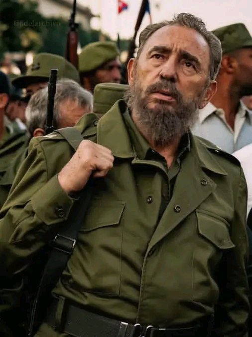JorgeSutil2's tweet photo. […] Gracias por tu dignidad,
gracias por tu rifle fiel,
por tu pluma y tu papel,
por ingle de varón.
Gracias por tu corazón, 
‼️Gracias por todo, Fidel‼️ https://t.co/pq7oUjxxD5