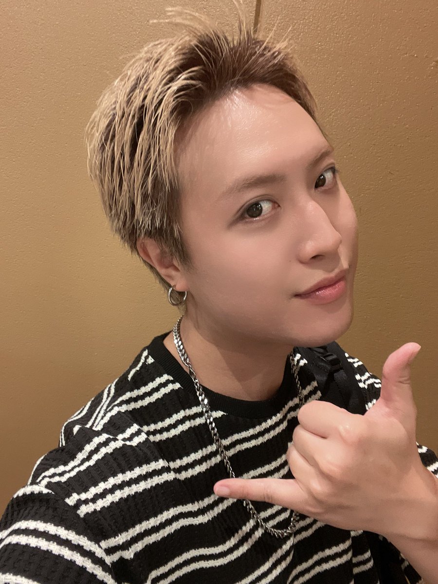 AGE_YUTA_'s tweet photo. #アスナル金山
来てくれたみんなありがとう‼️
雨も降らなくて本当に良かった🙏
最高の盛り上がりで、
ツアーに繋がるLIVEが
バッチリ出来ました🥹

名古屋でのTOURは9/5なので
ぜひ予定を開けて遊びにきてくれたら
嬉しいな👍
#平野莉玖 #林祐衣 #WITHDOM 
#アストレ #エフエムアイチ #AGE
#オルジェネ https://t.co/XsfzEwtTUF