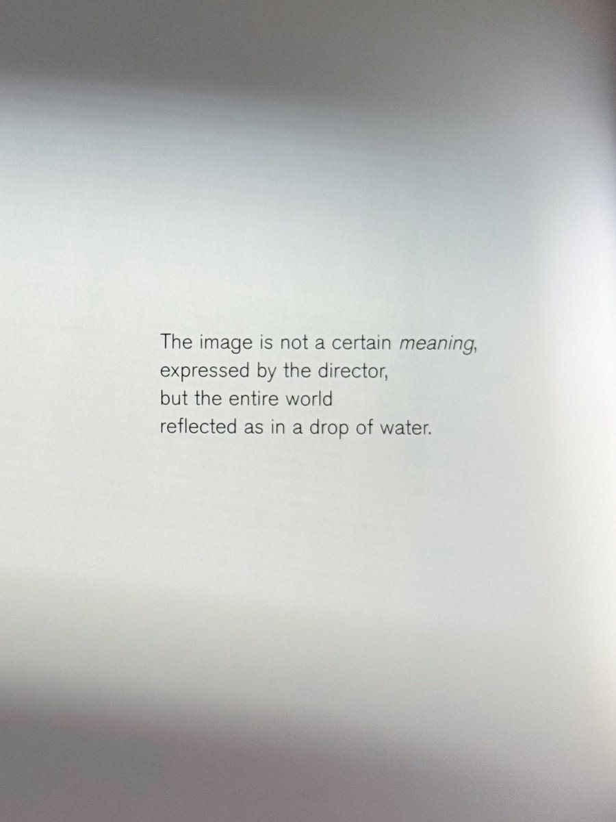 soundnimage's tweet photo. 안드레이 타르콥스키의 폴라로이드 사진집, 『Instant Light』의 첫 문장 #소리그림책

“이미지는 감독이 표현한 특정한 의미가 아니라,
하나의 물방울에 비친 온 세상이다.” https://t.co/XZ34xnvbxh