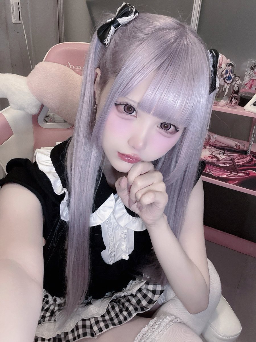 oicMIKO's tweet photo. そろそろ背景飽きたから部屋大改造したい https://t.co/Ccl75Py3LJ