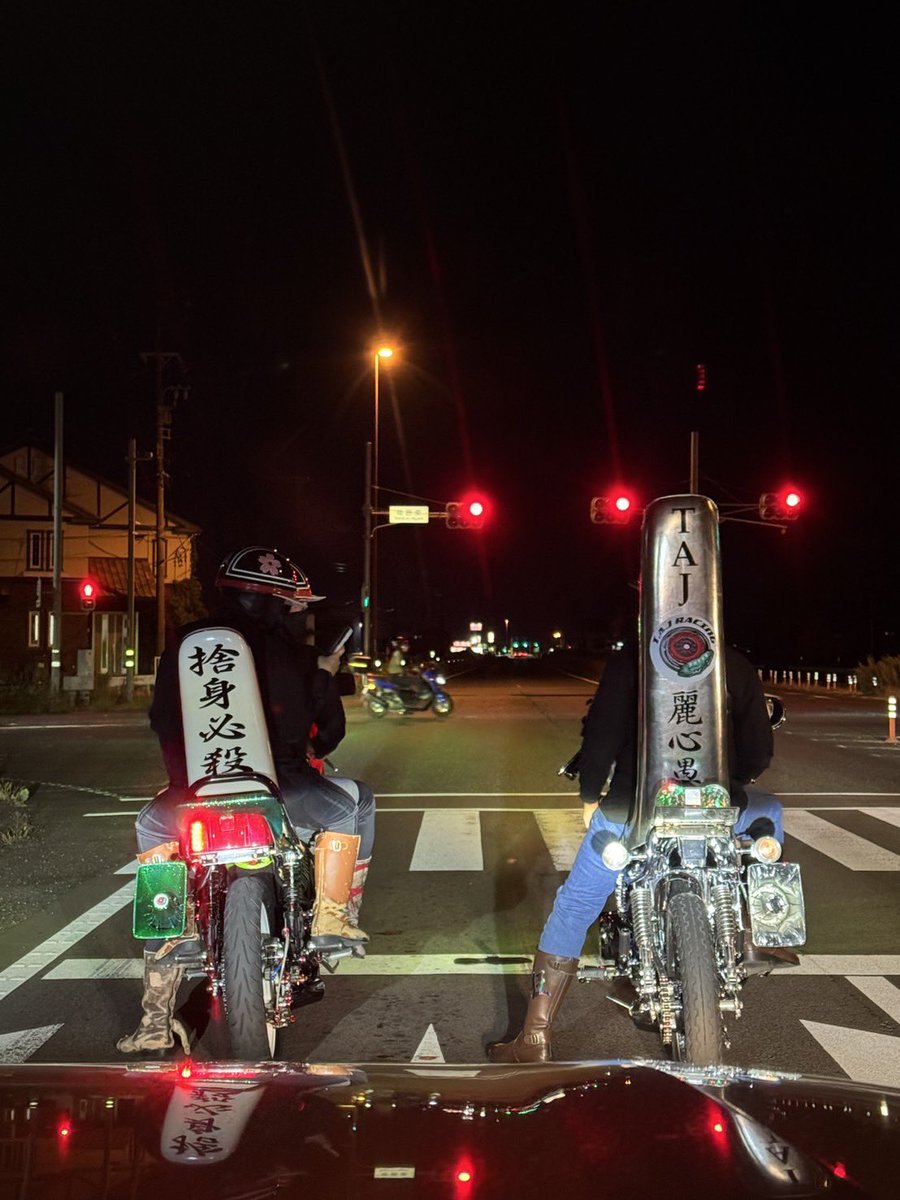 gsx400eeeeee's tweet photo. 夏の風と戯れた夜✨

最高の仲間達と
最高なバイク達と
最���な夜🌉

それにしてもとてもフルフルメッキのバイクの角度とは思えない攻め込みに感服👍 https://t.co/XozLy40GEy
