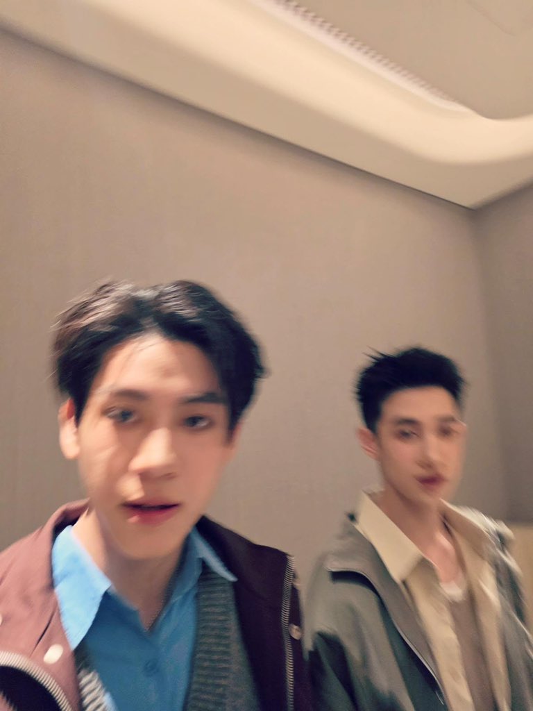 FourthOfficiall's tweet photo. หรือฟ้ดฟ้ดจะชวนพี่ซีคนฮอต ไอดอลแห่งการล้มล้างโพแม่ กับน้องชายสุดป่วนมาวิ่งเล่นบนคอนเสิร์ตนะ🫪

#3คนที่อยากเจอในOMF https://t.co/YBWpQpsAAp