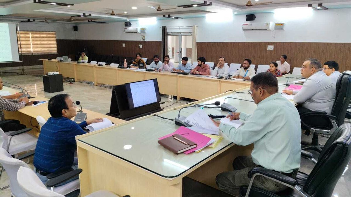 DmKasganj's tweet photo. एमआरओ टीकाकरण अभियान ( 18 अगस्त से 28 अगस्त 2026  ) के सफल संचालन के लिए आज जनपद स्तरीय टास्क फोर्स की बैठक आयोजित कर आवश्यक दिशा निर्देश दिए।

@CMOfficeUP  @ChiefSecyUP  #kasganj https://t.co/T1SDEgjh7k