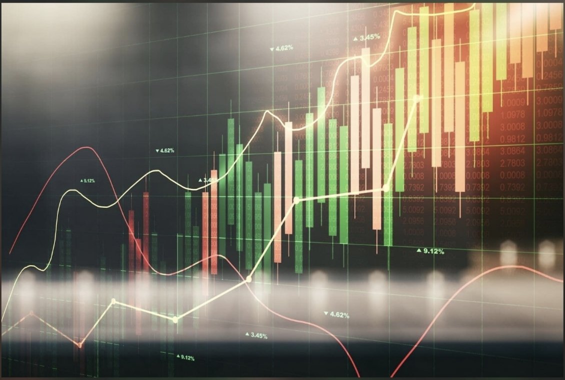 repodragonlab's tweet photo. Bitcoin Spot ETFs Snap 8-Week Outflow Streak with $850M Inflow: Institutional Comeback or Dead-Cat Bounce?

​Bitcoin is consolidating above $65,000. For the week ending August 7, U.S. spot Bitcoin ETFs recorded a massive $853.5 million in net inflows, marking the strongest weekly performance since mid-April and snapping an 8-week outflow streak that drained over $8.2 billion.

​📊 Key Flow Data:
​BlackRock (IBIT): Dominated with $694M (over 80% of total inflows).
​Fidelity (FBTC): Followed with $116.4M.
​Cross-asset sentiment shifted as semiconductor ETFs and high-yield bonds also saw inflows.

​🌐 The Macro Catalyst:
The shift was triggered by July’s weak U.S. Nonfarm Payrolls report (-23k vs +80k expected, with May/June revised down by 103k). Following the data, CME rate futures saw September rate-hike odds drop from 54.7% to 44.0%.

​Lower rate expectations lifted risk assets, helping BTC notch a +2.8% weekly gain around $65K (though still down ~48% from its Oct 2025 ATH of $126K).

​🔮 What to Watch in September:
​Senate procedural vote on the Clarity Act.

​U.S. August Nonfarm Payrolls report.
​Sustained inflows into BlackRock’s IBIT.

​⚠️ Key Level: A breakdown below $64,000 or IBIT inflows turning negative would invalidate this institutional comeback signal.