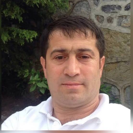 lIytma_senI's tweet photo. "Kemalistlerin karılarını cariye alıp köle pazarlarında satacağız" diyen Kadir Püsküllüoğlu'nun müridi ilkokul 3 terk Akman Akar adındaki cahil müptezel hakkında herhangi bir işlem yapılmadı.

'Halkı kin ve düşmanlığa tahrik suçu' tasmasız gezen bunun gibi cahil müptezel trollere işlemiyor.

Bu tip cahil tipler, Sivas'ta Allahu Ekber diyerek insanları yakanlardır.

Şunun tipine, kılığına bakınsanıza. Hayatında tek sayfa kitap açıp okumamıştır bu müptezeller. Bunları eğitmeniz ve ehlileştirmeniz namümkündür. Bunları taş ocaklarında karın tokluğuna sabahtan akşama kadar taş kırdıracaksın. Bu müptezellerin ne topluma ne insanlığa hiçbir faydası yoktur.

Bu tipler ancak bir tarikata gidip hau hau diye sesler çıkararak kafa sallar.