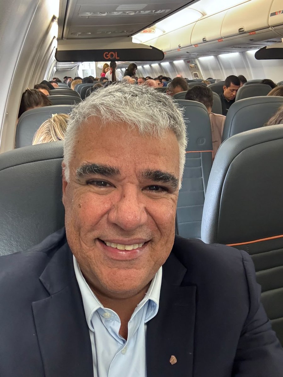 EduGiraoOficial's tweet photo. EM 48 HS JÁ DE VOLTA A SP…E SEMPRE EM AVIÃO DE CARREIRA;RESPEITAMOS SEU $$

#acordabrasil🇧🇷

Campanha presidencial é isso; quase todo dia numa cidade diferente desse nosso  abençoado  País continental. Tenho revezado com @romeuzemaoficial a participação em eventos e visitas para abraçarmos todo o território nacional!  Se Deus quiser, depois  de amanhã já estarei de volta a capital federal Brasília. Segunda cedinho  em Anápolis,terça em Goiânia, quarta pela manhã Brasília e à tarde já rumo a Campinas , interior de São Paulo. E por aí vai! Espero te encontrar em breve na sua cidade, viu? !! Ps; todos esses deslocamentos  em avião comercial normal; muito diferente do que os outros fazem com o dinheiro do pagador de impostos: o seu dinheiro! 

Olha, é preciso coragem e vontade política para enfrentar o que afronta nossos valores e princípios  e , para fazer isso, o próximo  presidente não pode ser político profissional e tem que ter excelência em gestão para soerguer uma “terra arrasada” pelo PT. Também precisa ser pró vida , pró familia e também não pode ter rabo preso com ninguém para tomar as medidas necessárias ao resgate do Brasil diante das chagas da impunidade e da corrupção . O “Coração do Mundo, Patria do Evangelho” precisa ser passado a limpo e trabalharemos no limite das forças para isso. Chega de sombras! A Luz vai vencer! 

Que a Verdade, a Justiça e o bom senso triunfem em nossa Nação com Jesus no comando. Sempre! Paz e Bem 👍🏽🇧🇷☀️🙏🏼

#zemapresidente #zemagirao #justiçaparatodos #fimdaimpunidade