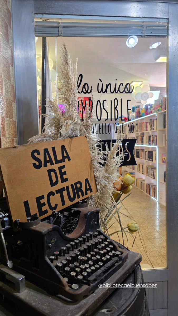 Yojuanjunco's tweet photo. Ayer me invitaron a la "Biblioteca Popular El Buen Saber" que está en Coronel Dominguez. Inauguraron un canal de streaming en el que hablan de libros... una idea buenísima para un pueblo de 1090 habitantes. Ah, y soy el padrino. Sígalo en redes labebstream2026 👍🏻 https://t.co/v2Ym55X0C1