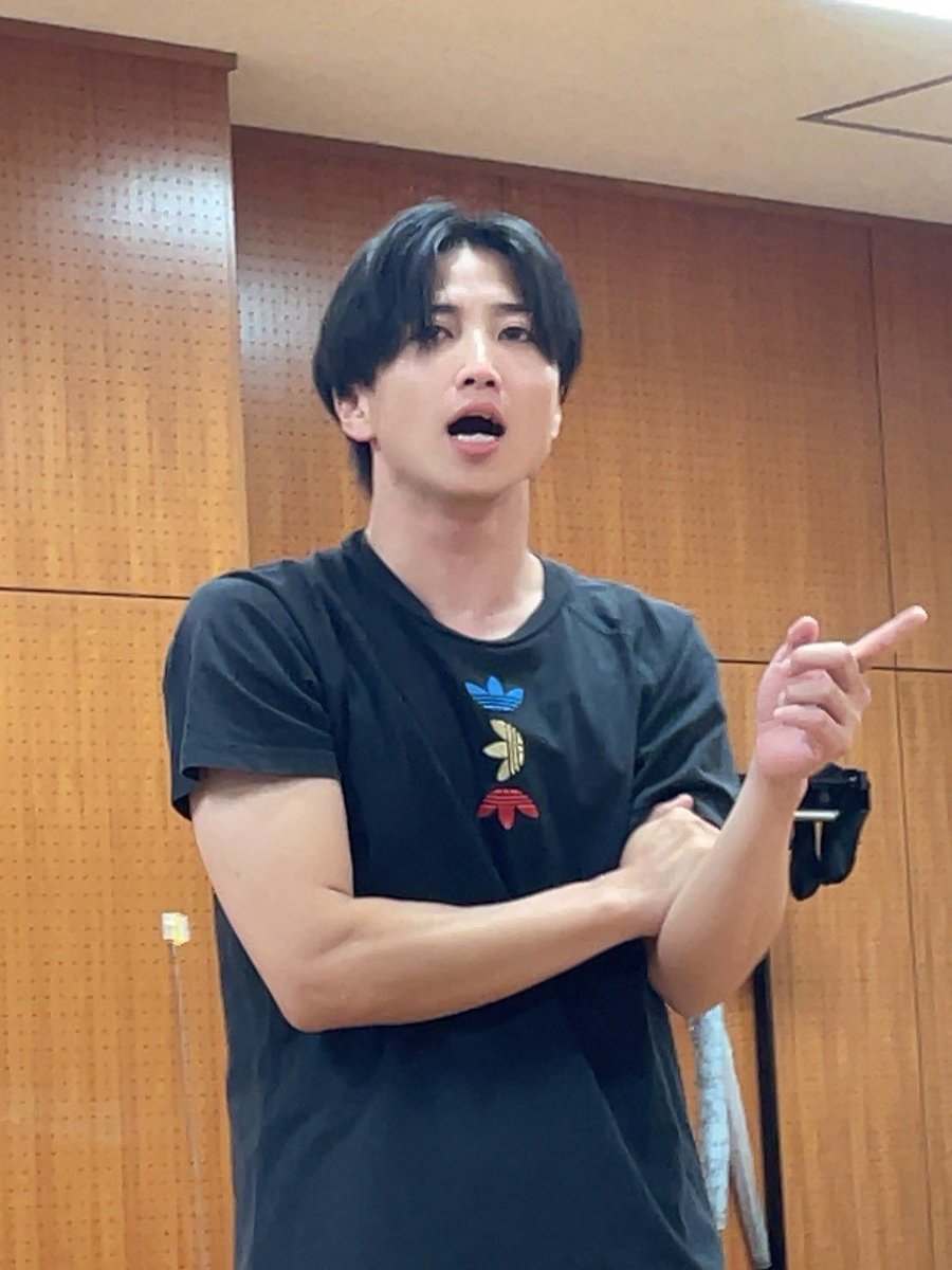 19Yamamoto's tweet photo. 舞台 #LoveBrain の稽古の日々
みんなで楽しくも稽古しております!
仕上がってきていてるのにまだ稽古できます!!
どんだけ良くなるんだ。
楽しみ😊 https://t.co/jGQZxaIX1C