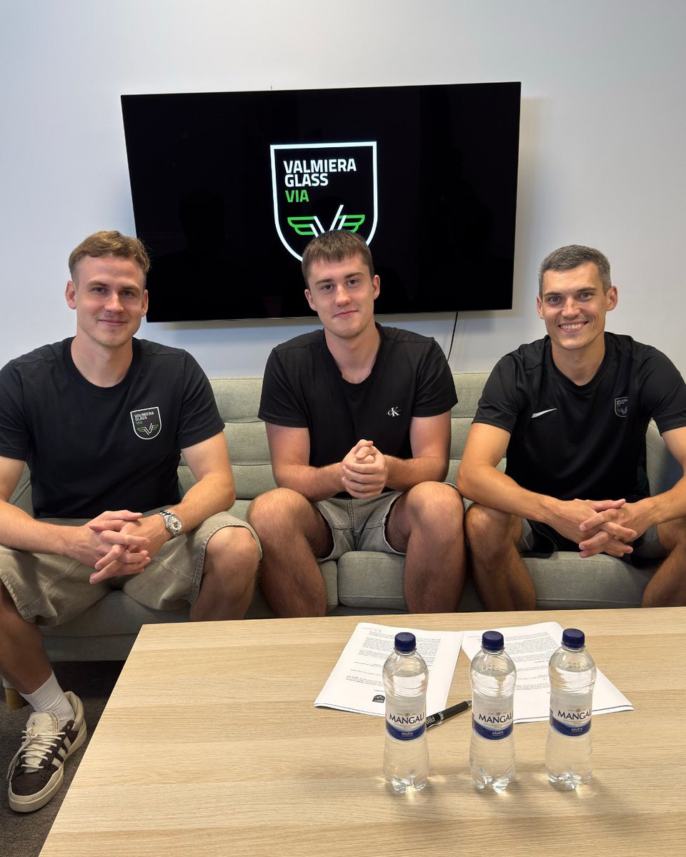 vgvia_basket's tweet photo. Riharda Čerņevska ceļš profesionālajā basketbolā sākas VALMIERA GLASS VIA! 💚🖤

Mārupes novada Sporta skolas audzēknis Rihards Čerņevskis pievienojas VALMIERA GLASS VIA sistēmai. Jaunais uzbrucējs jau apliecinājis savu potenciālu, krājot pieredzi Nacionālajā basketbola līgā un šovasar pārstāvot Latvijas U18 izlasi FIBA U18 Eiropas čempionātā.

🎙️ Rihards Čerņevskis:
“Prieks pievienoties Valmieras komandai un kļūt par daļu no šīs komandas. Esmu ļoti priecīgs par šo jauno iespēju un gatavs smagi strādāt, lai kopā ar komandu sasniegtu izvirzītos mērķus. Ar nepacietību gaidu, kad varēšu spēlēt Valmieras fanu priekšā! Uz tikšanos spēlēs!”

🎙️Galvenais treneris Dāvis Čoders:
“Ar Rihardu esam labi pazīstami un kopā strādājam jau vairākas sezonas. Šo gadu laikā esmu cieši sekojis viņa izaugsmei un attīstībai, un uzskatu, ka viņš ir gatavs spert nākamo soli savā karjerā. Rihards ir talantīgs jaunais spēlētājs ar augstām darba spējām, labu spēles izpratni un ļoti labu tālmetienu.
Valmierā mēs mērķtiecīgi vēlamies dot iespēju jaunajiem latviešu spēlētājiem attīstīties un augt kluba sistēmā. Rihardam šis būs pirmais solis profesionāla sportista karjerā, un esmu pārliecināts, ka Valmiera ir lieliska vieta, kur šo ceļu uzsākt.
Prieks, ka pēc vairākiem kopā pavadītiem gadiem varēsim turpināt darbu arī profesionālā līmenī.”

🎙️ Sporta direktors Valters Vēveris:
“Rihards ir viens no interesantākajiem sava vecuma spēlētājiem Latvijā, ko šovasar apliecināja arī Latvijas U18 izlases sastāvā. Ātrs un precīzs metiens no distances, apvienojumā ar augumu un potenciālu, padara Rihardu par ļoti interesantu spēlētāju nākotnei. Prieks, ka viņš savu turpmāko attīstību saista ar Valmieru - ticam viņam un esam gatavi palīdzēt spert nākamos soļus pieaugušo basketbolā!”

Gatavojamies jaunajai sezonai — seko līdzi jaunumiem! 🔜
#ValmieraMīlBasketbolu 💚🖤