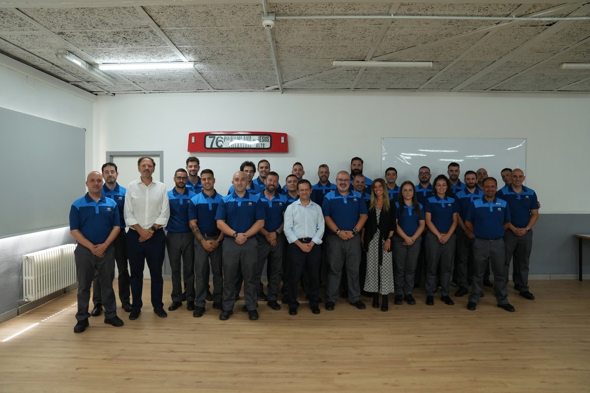 EMTmadrid's tweet photo. 🚌 Damos la bienvenida a los 20 profesionales de la conducción que se incorporan a EMT tras superar 175 horas de clases.

➡️ Comenzarán a prestar servicio mañana en nuestras líneas.

ℹ️ Más info: https://t.co/ys3QgrImh3

#Madrid360 https://t.co/2N718m7JOP