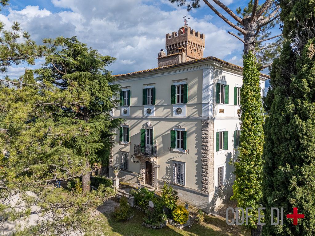 TimurNegru's tweet photo. If I sell my company for $500M, I'm buying this 18th-century Italian estate for €1.6M ($1.8M).

- 1 hr from Rome
- 24 acres
- olive grove

I can imagine my grandkids running between these centuries-old olive trees, while the rest of the family is having meaningful conversations around a big table al fresco.