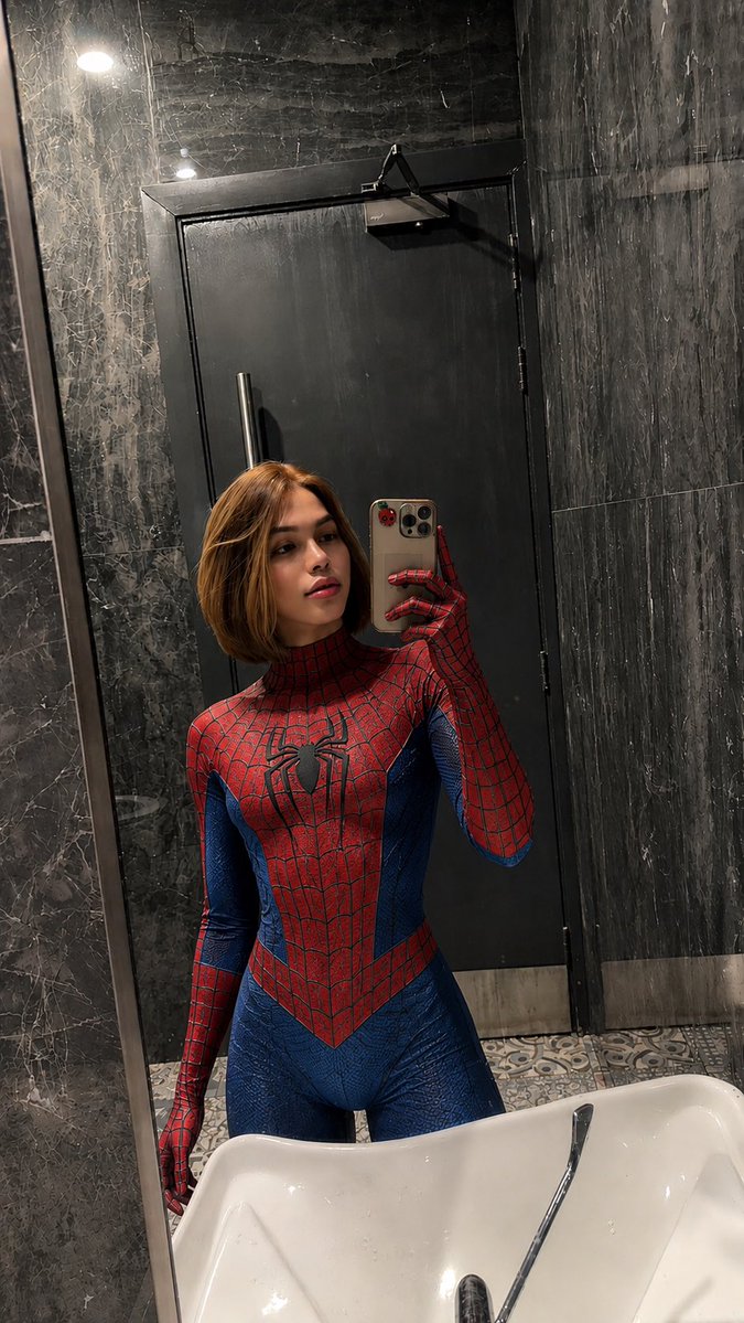 Julie06pt's tweet photo. Choose your Spidy 🕷️ 🕸️  ❤️🖤 https://t.co/zphJTuBWdF