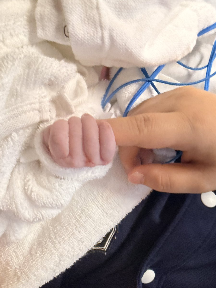 camyurarc4's tweet photo. 私ごとですが…
8/13 16:23女の子産まれました〜！！！
母子ともに健康です！

しょーたんの誕生日ドンピシャとは行かなかったけど大雨と雷の日に産まれたから雨女かな？！

これからもよろしくお願いします🥹 https://t.co/Wv4Rduoo5l