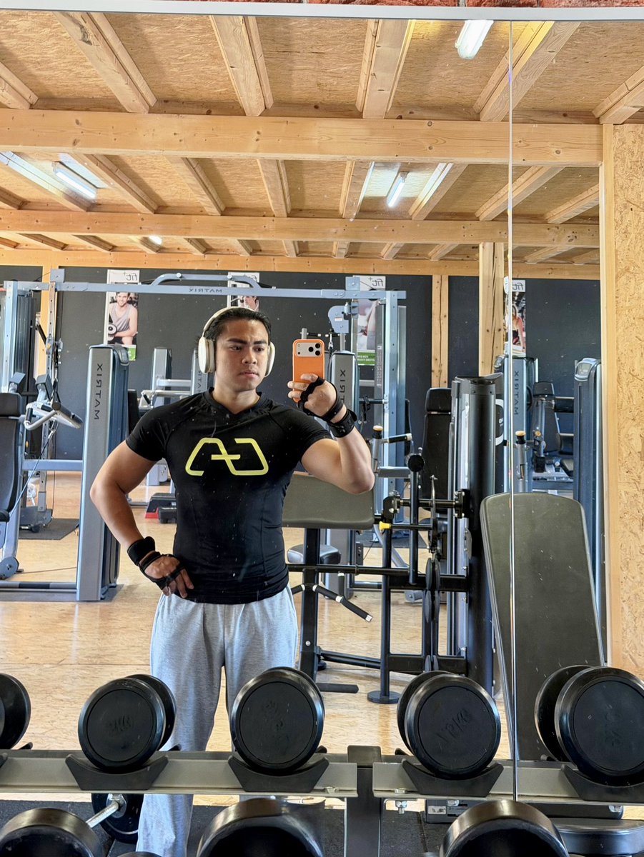 cedricksblanco's tweet photo. 🤳wie geht’s? https://t.co/iRwI8q6M0s