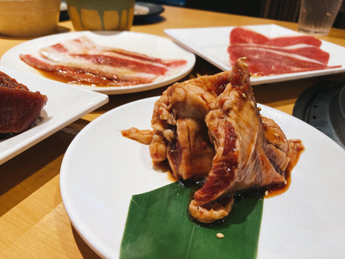 ppazk's tweet photo. 友達と焼肉きんぐで肉祭りして来ました。楽しい&amp;美味しかった！
デカい肉は良い、食べにくいけど。
そして肉とアイスはとても合う。 https://t.co/hqgjh7yWrU
