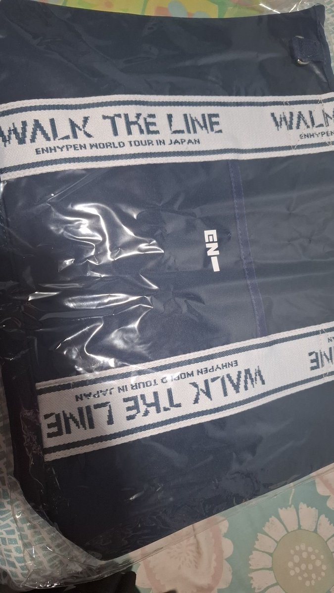 choihsmart's tweet photo. ꒰ walk the line in jp tote bag ꒱ sold ! #thankihs https://t.co/cWqZfH4PnR