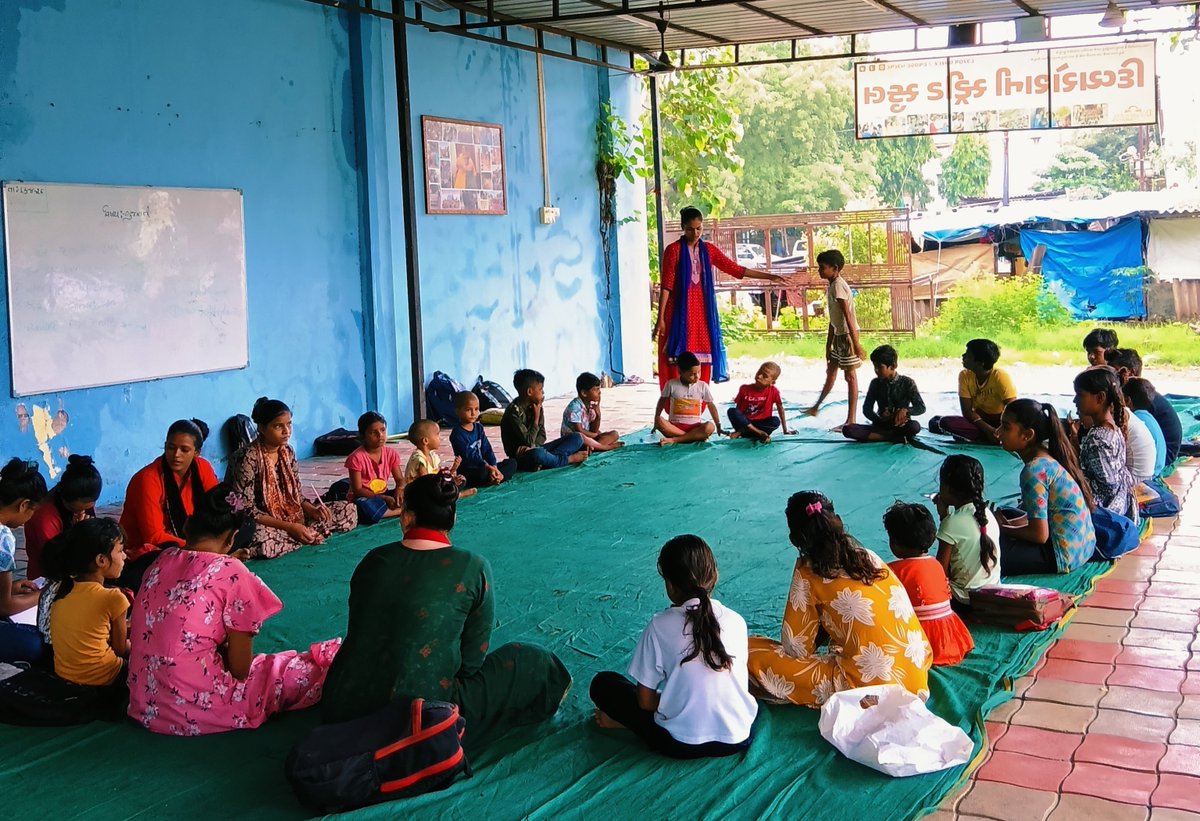 streetschool06's tweet photo. વરસાદમાં પણ આ બાળકોનો ભણવા આવવાનો ઉત્સાહ ખરેખર અદ્ભુત છે! 🌧️📚
તેમનો આ ઉત્સાહ વધુ વધે અને તેઓ સુરક્ષિત રીતે શાળાએ પહોંચી શકે તે માટે, અમે દરેક બાળકને છત્રીઓ  વિતરણ કરવાનું નક્કી કર્યું છે. ☂️✨
નાની મદદ, પણ બાળકોના મોટા સપનાઓ માટે ખૂબ જરૂરી! ❤️ https://t.co/odczFPf96e