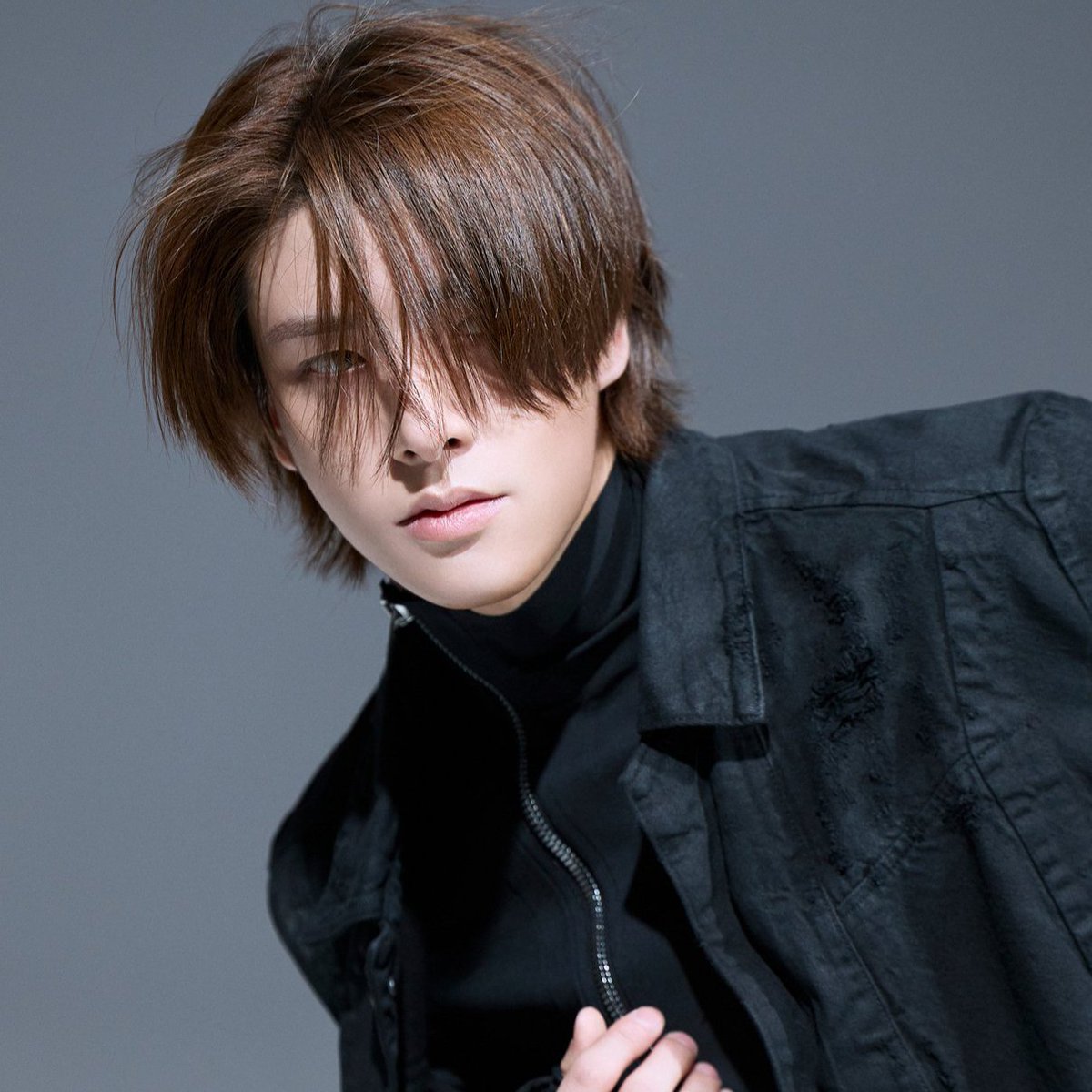 dorayakisim's tweet photo. foto foto ini banyak yg perlu dibahas

1. kenapa dia terlihat seperti SANGAT BULE padahal bukan bule?
2. rambut jake sehat banget IRI BESAR
3. jiwa wolfyun dia beneran keluar
4. terus kenapa dia malah kayak anime? tolong kasih tau karakter apa yg cocok sama jake di sini https://t.co/hWGb3gy1mc
