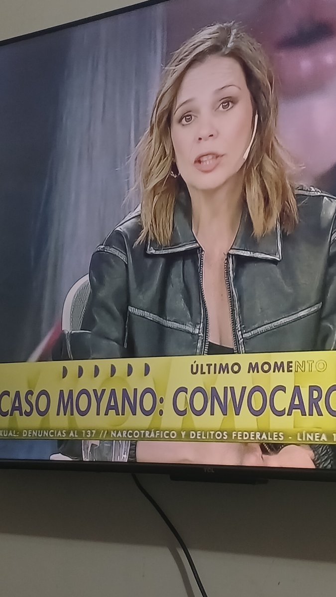 andreaxlkg1's tweet photo. 20 mil veces dijo no me justifico...defendiendo a facundo moyano jajjaja la vieja esta caliente con facundo moyano no me justifico 
Disimula q te tocas sola mirando la foto de @Facundo_Moyano jajjak
 @desayunook @PamelaDav búscale un jubilado https://t.co/j2rsdybpcK