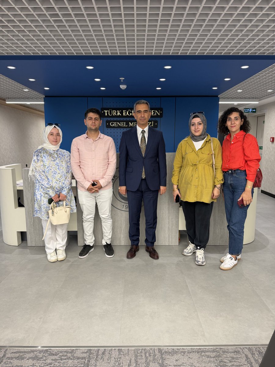orhankutuk41's tweet photo. Mazerete bağlı yer değiştirmeler kapsamında ataması gerçekleşmeyen meslektaşlarımız ziyaretimize geldiler. Haklı olarak beklentileri var. Aile birliği, sağlık mazereti gibi nedenlerle İL EMRİ istiyorlar. Bu haklı talebin karşılanması hususunda @tcmeb yetkilerinin bilhassa sn bakan @Yusuf__Tekin’in kayıtsız kalmayacağını düşünüyoruz.