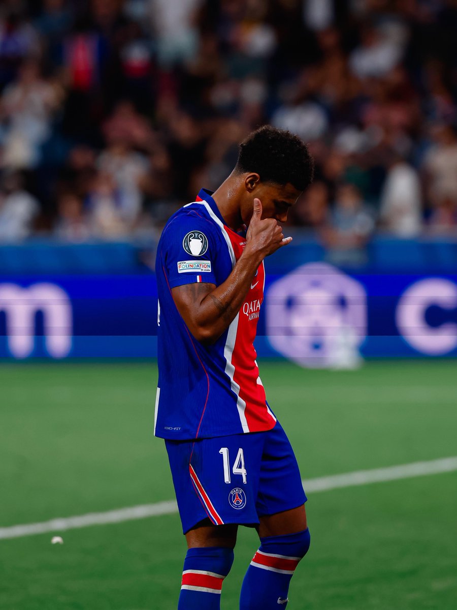 Desire_DoueFR's tweet photo. Pourquoi Désiré Doué à fait cette célébration hier d'après vous ? 📞❌
#DésiréBall | #PSGAVFC | #Supercup https://t.co/6W9M9btIMd