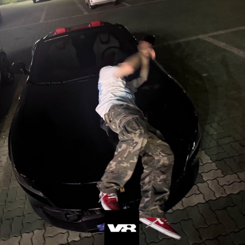 minghaocheoI_'s tweet photo. WOAH DID VERNON FINALLY GET THAT V8 ENGINE SPORTS CAR OMG??????? https://t.co/NfONMJao14