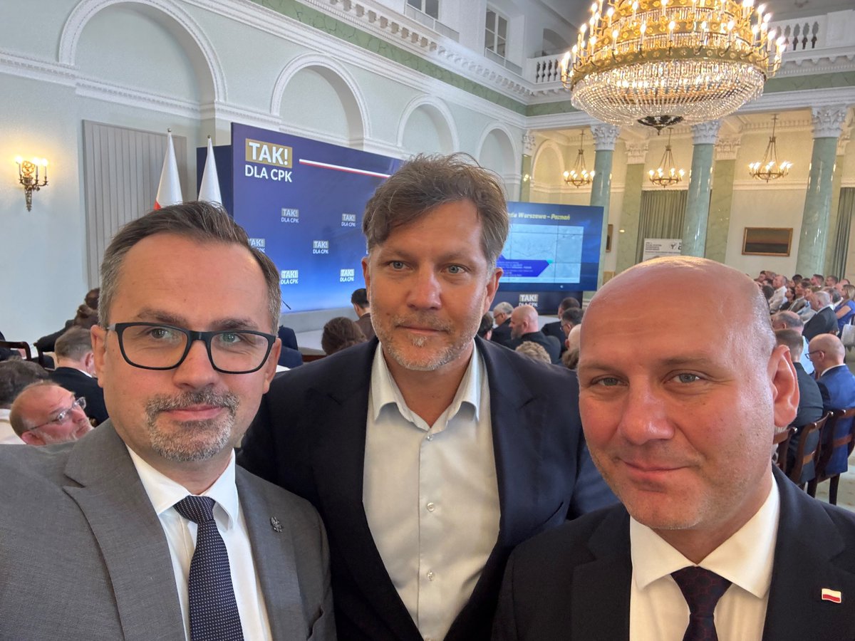 SzSz_velSek's tweet photo. Witamy na pokładzie @RozwojPlus Prezydenta Kalisza @PMK_Kinastowski ❗🇵🇱💪 https://t.co/TCqBoXN9BI