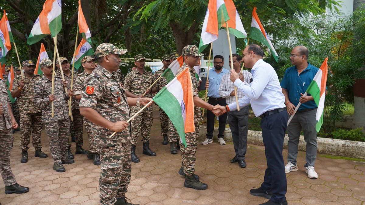 GC_BILASPUR's tweet photo. Today organised a Bike Rally from Gc CRPF  Bilaspur to Nehru chowk via Jain international school , Horizon Dental college , Badi post office , C V Raman university Kota .Har Ghar tiranga campaign more then 100 person with 50 bikes including officers nd jawans were participated. https://t.co/yoZ2TUiMjI