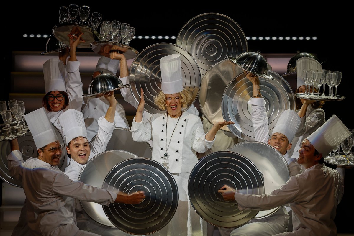 Teatro_Arriaga's tweet photo. ¡Retomamos las funciones de La cuisine de ma cousine!
Esta semana de miércoles a domingo a excepción del sábado, que cambiamos de protagonista 😉 🙆‍♀️🎉
@_LaCubana @JordMilan 
#Bilbao #ArriagaAntzokia https://t.co/MMhj4BhmfJ