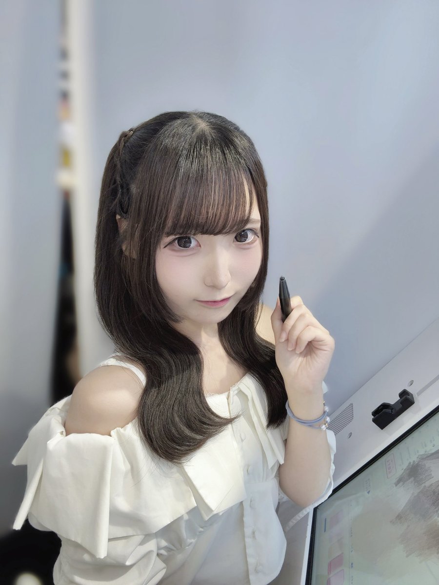 meluQ_kohaku's tweet photo. あの子なんかやめてあたしにすればいいのに
終電だって逃すのに https://t.co/6xywIqaJ7z