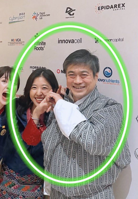 lionne2022's tweet photo. 【彬子女王とエプスタイン系中国共産党の女】

今回のブータン非公式訪問で注目したのは、彬子女王のそばにいた“金ダウミ”である。

彼女は現地事業を動かすエプ伊藤穣一の「右腕」である。

問題は、有罪判決を受けた性犯罪者エプスタインからの資金受け入れ問題を受けてMITメディアラボ所長を辞任した伊藤のネットワークが、皇族の非公式訪問の周囲に具体的な形で現れていることである。

伊藤はブータンの現地拠点「Dabtong House」の議長であり、金ダウミも同組織の中核メンバーである。

公表経歴では、千葉工業大学の研究拠点でプロジェクトディレクターを務め、ブータンのGLCの広報戦略、NHK WORLD、東京五輪の国際SNS戦略などにも関わってきた。

さらに、中国・香港・日本の大学を結ぶ百賢亜洲研究院の奨学生出身でもある。

こうした経歴や人脈から、中国共産党との接点に強い繋がりがあるのは当然だろう。

8月は、日本人にとって、過去に思いを馳せ、多くの御霊を悼み、静かに祈りを捧げる大切な月。その８月に中国共産党が絡むエプスタイン人脈に会いにゆく皇族は日本に必要なのだろうか。

詳しくはこちらの配信で
https://t.co/pq8foiEk1V