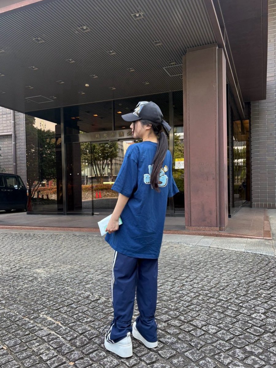 gyozanohitodesu's tweet photo. そして本日8月13日、
熊本市役所 健康福祉政策課へ直接お伺いし、
義援金100万円を寄付させていただきました。

今回だけで終わらず、
これからも自分たちにできる支援を継続していきたいと思います。

被災された皆さまが一日でも早く日常を取り戻せますように。

ぎょうざのりさ https://t.co/3MCuTw7i8q