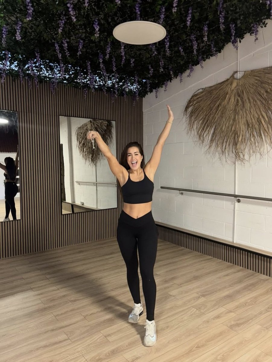 chelsea_x_lewis's tweet photo. ITS HAPPENING!!! Got the keys π π«Άπ»
#healthandwellness #health #healthyliving #dropbodyfat #weightloss #increasedenergy #igdaily #nutritionclub #nutrition #explore #explorepage #healthandwellnesscoach https://t.co/82PQTTOynK