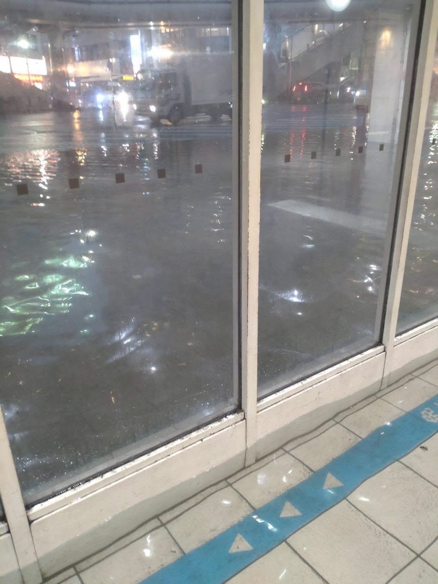 SXw6y's tweet photo. 大雨の影響で警戒レベル5の緊急安全確保が発令されているのは13日午後9時20分時点で千葉市、習志野市、市川市、鎌ケ谷市、白井市の一部、船橋市と松戸市、八千代市、四街道市の全域です https://t.co/LgvHoWTkUB