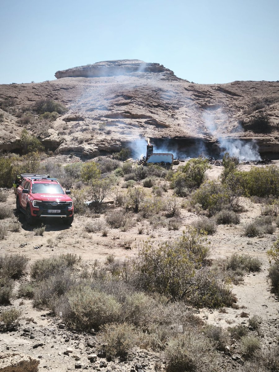 BomberosTf's tweet photo. @Imartin21 @MedioNaturalTF 🔥 En Granadilla de Abona un fuego de basuras requirió la presencia de efectivos del parque de San Miguel de Abona, sobre las 15:10 horas, a la altura de la TF-643. Intervino la Policía Local.
#bomberostf #intervenciones https://t.co/ogxgYIZECp