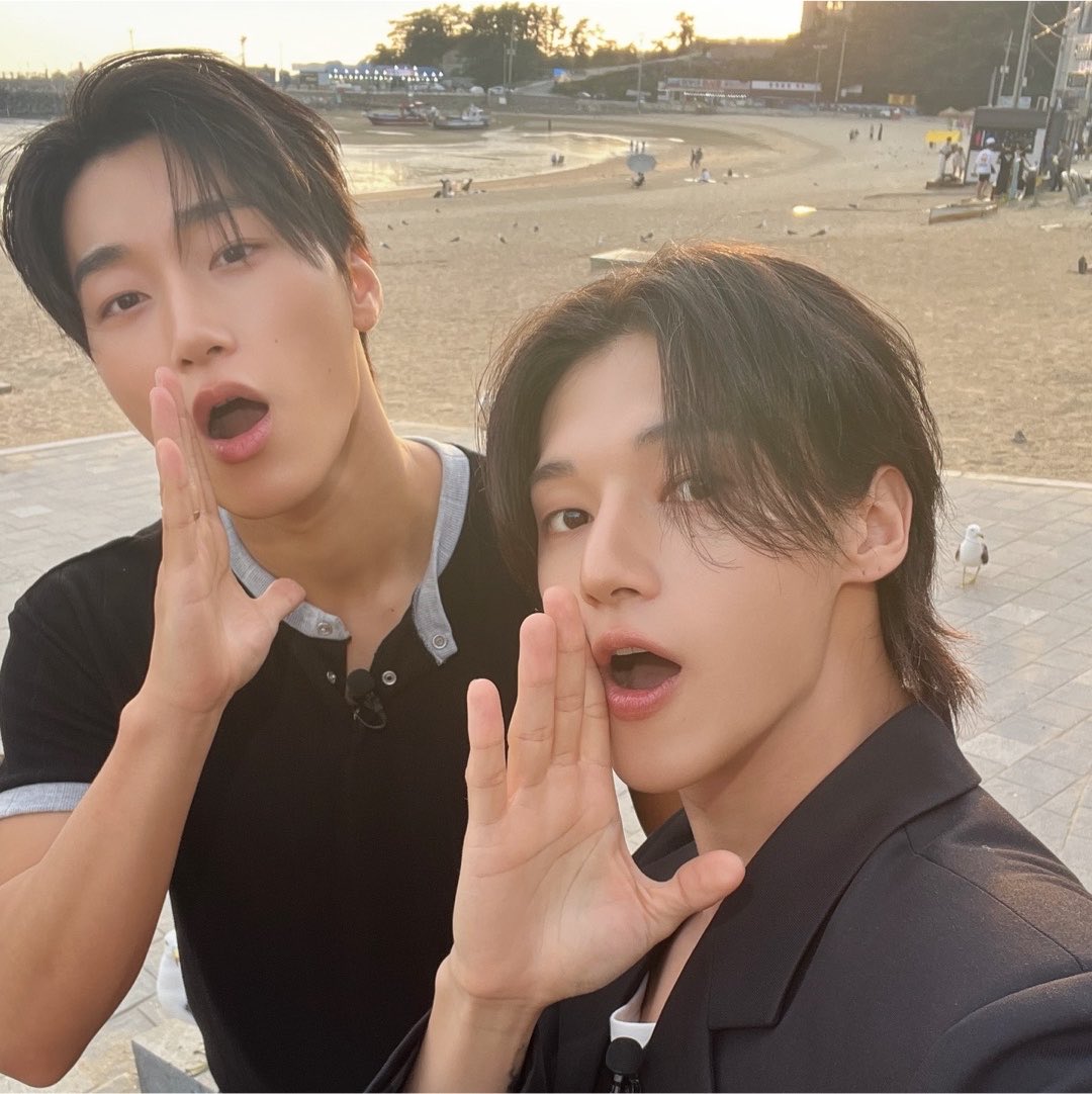 b1tesize's tweet photo. big fan of how 🫸🏼😮 is the woosan pose now https://t.co/gCSPJEXw9Q