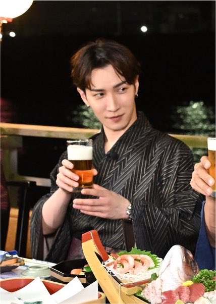 _nabelaikyu's tweet photo. いくら出せばこの人と花火大会行けますか❓❓ https://t.co/1ELEtZZdst