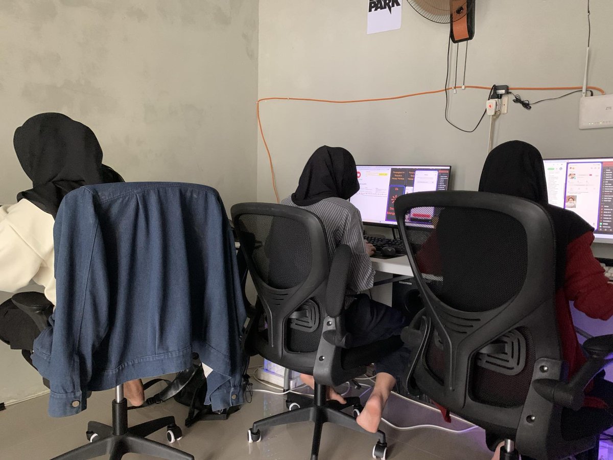polusimedsos's tweet photo. suami : resign aja dari kantor, aku buatin usaha ya dia bener2 ngebuktiin omongannya😭😭👍🏻 https://t.co/pFnM4FEyCS