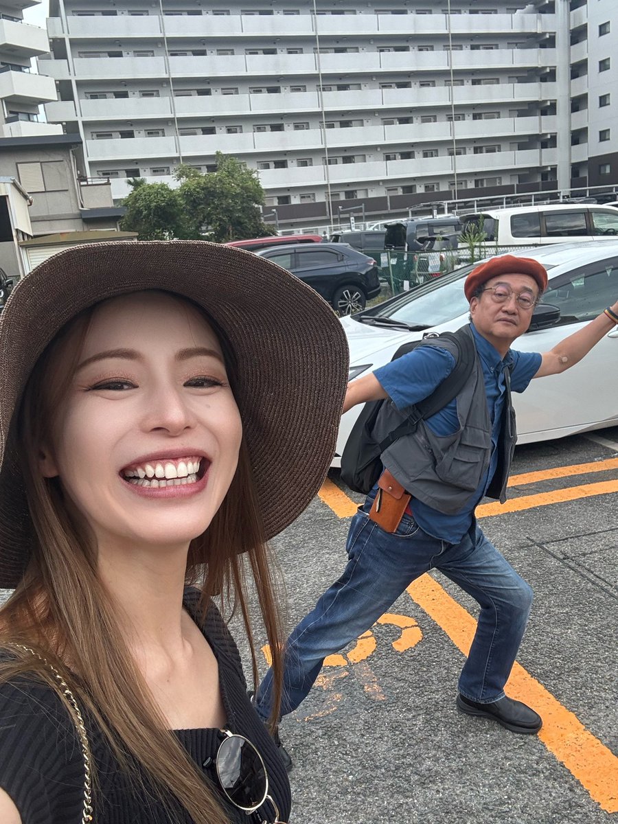 Hysteric_Barbie's tweet photo. 東京に帰る前に、
京都アニメーションさんにお邪魔させていただきました。

久しぶりにスタジオを見学させていただき、皆さんとご挨拶させていただき、
今年2月に亡くなられた前八田社長の初盆にご焼香させていただきました。
石原監督にも久しぶりにお会いできました。

どれだけ感謝しても足りない。
この方達の為なら何だってする。
……そんな気持ちで会いに行って、
いつも逆に勇気づけられ、暖かさに包まれます。

大好きな京アニさんの皆さん。
ハルヒ20周年は、この方達に支えられています。

#京都アニメーション
#京アニ