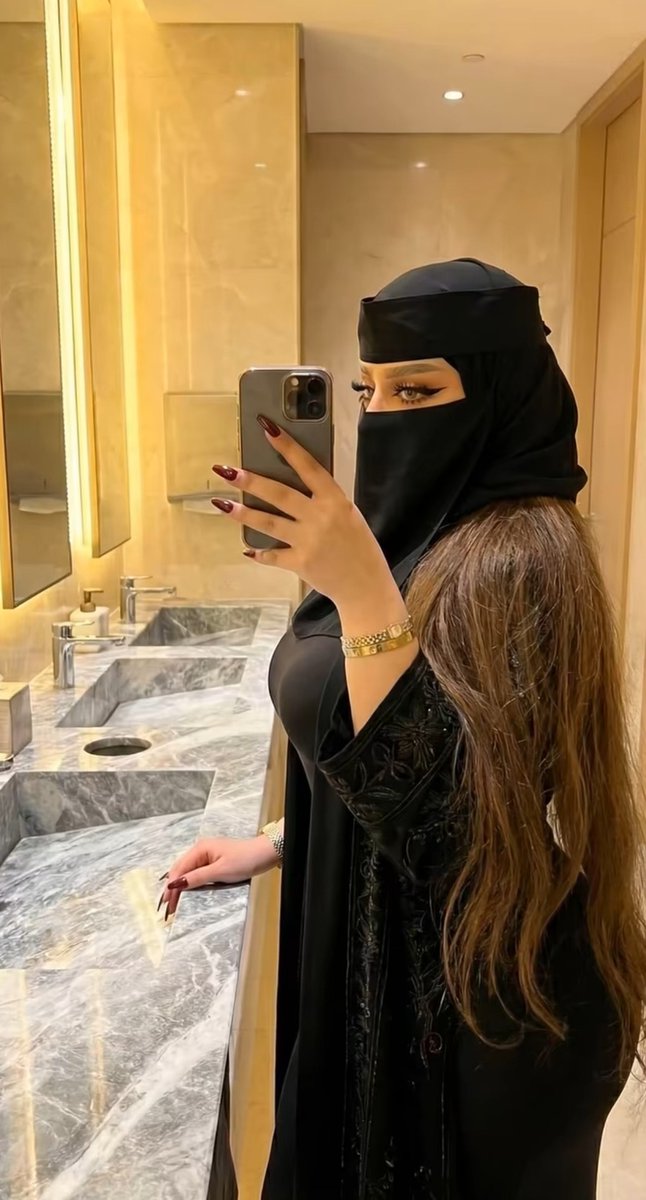 EmilyVHerna's tweet photo. بصراحة 🤔😶‍
وش علاج وجع المطلقه..؟؟🌹😇 https://t.co/86SqXD5GZC