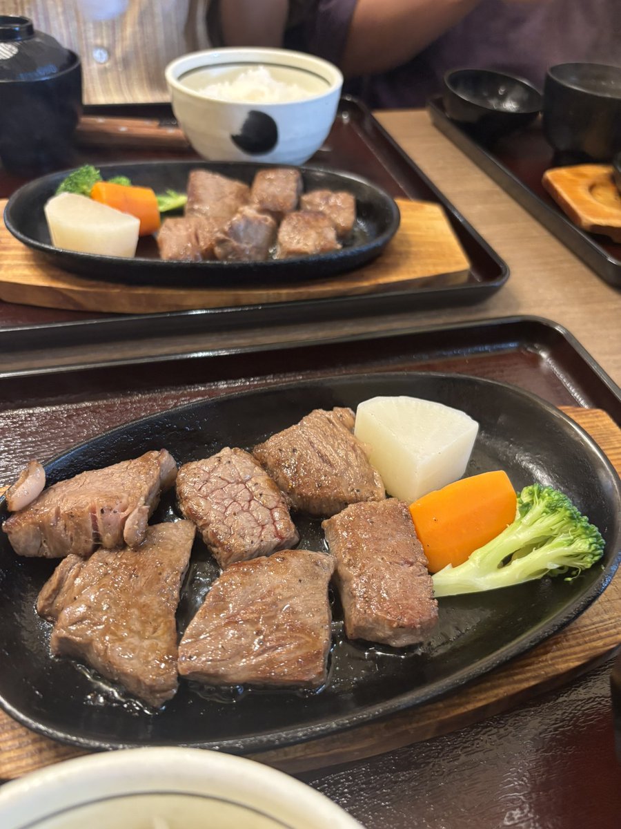 sena_ice's tweet photo. 友達と旅行に来てる✌🏻
帰ってきたらまとめて申請と承認します！
たくさんあそんで〜😼 https://t.co/HhiVvt0jD8