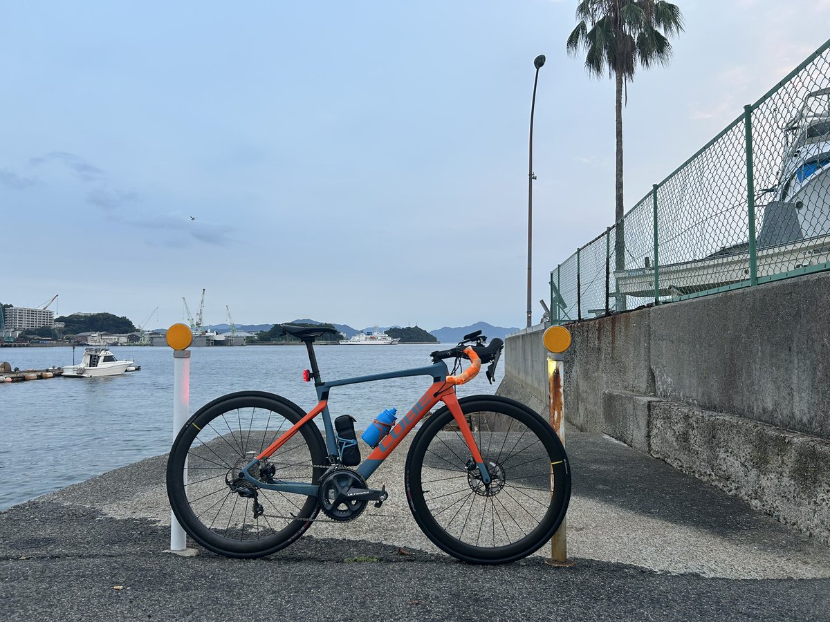 AotoraCycle's tweet photo. 夕方に呉まで。
初めてみた敷設艦むろと。
呉にいるうちに写真撮りに行かないとだ。 https://t.co/WU8YNLpp7W