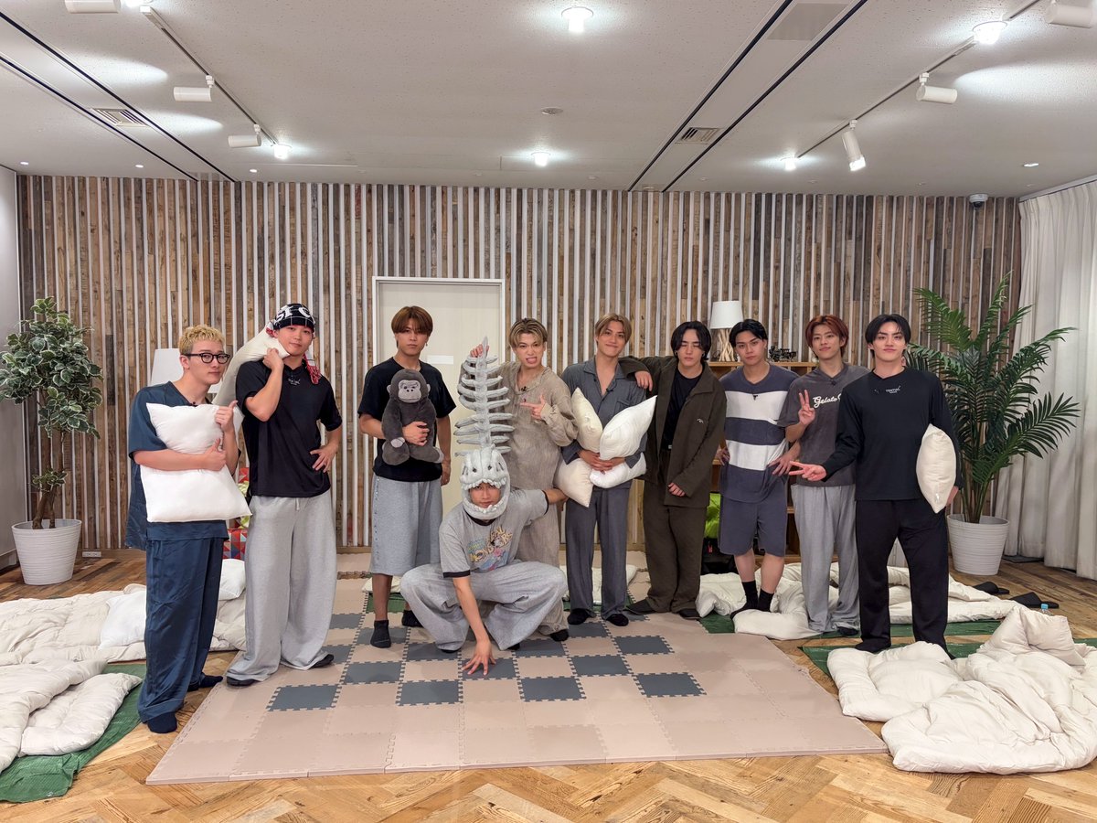 CL_OFFICIAL_ACC's tweet photo. 🌙🌃  𝙏𝙝𝙖𝙣𝙠 𝙔𝙤𝙪  🌃🌙
「TJBBのJETでDOしまSHOW！」
〜Hot summerなパジャマナイト〜

ご視聴いただきありがとうございました｡o○
皆さんいかがでしたか？

放送に収まりきらなかったゲームは
後日番組として配信しますので
お楽しみに👋✨️

TEAM JETZの皆さん
おやすみなさい😴

@tjbb_
#CL6th
#TJBB
#THEJETBOYBANGERZ