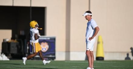 theadvocatebr's tweet photo. ‘You’re pros now.’ Kiffin says LSU players are paid too much to make off-the-field mistakes. https://t.co/EMkyV15WcN https://t.co/Ip0V3sna35